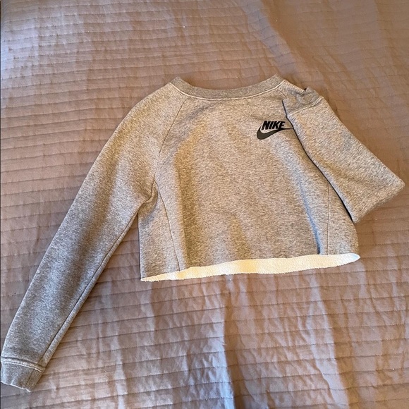 Nike Cropped Sweatshirt - Picture 1 of 2